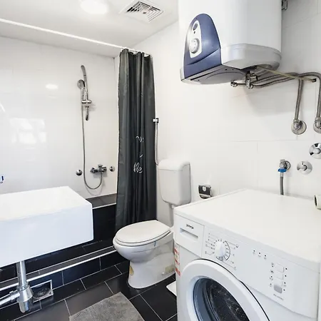 Sat Modern 2-bedroom Loft In Center Apartment *