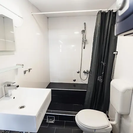 Sat Modern 2-bedroom Loft In Center Apartment *